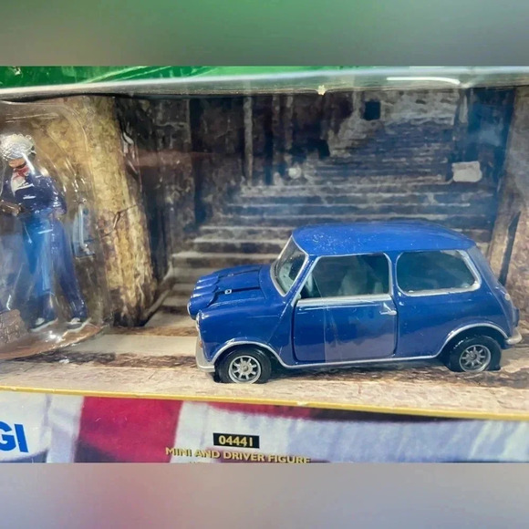 Corgi #04441 The Italian Job (1969) Blue Mini & Driver + Gold Bars - Rare🏦🚙🛣️ - Picture 7 of 12